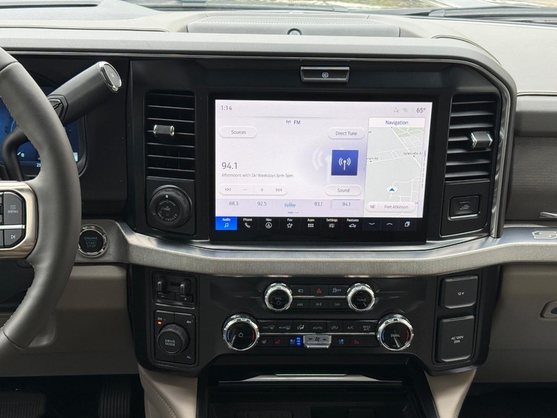 Ford Super Duty F-350 DRW Vehicle Full-screen Gallery Image 11