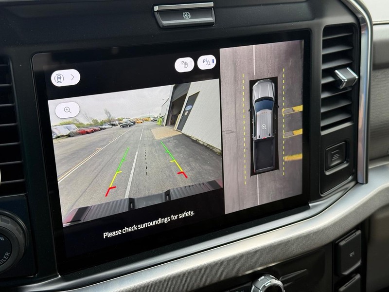 Ford Super Duty F-350 DRW Vehicle Full-screen Gallery Image 18