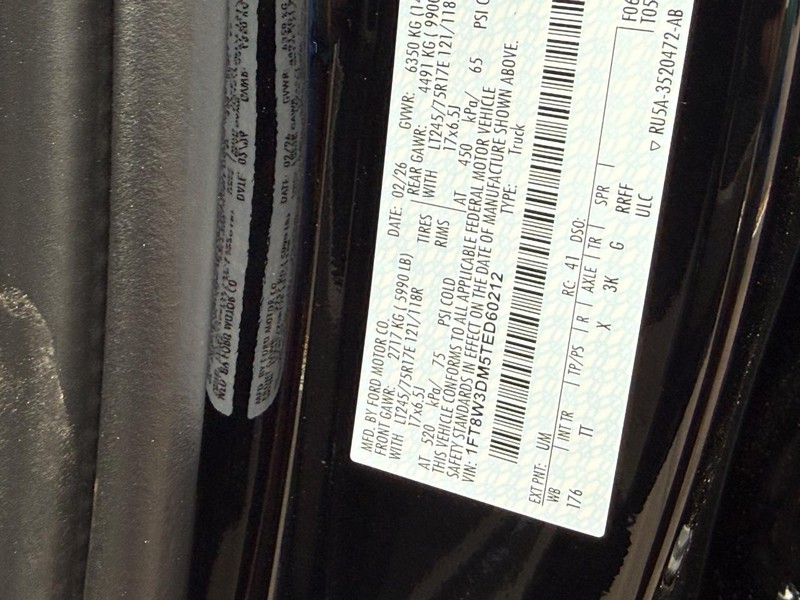 Ford Super Duty F-350 DRW Vehicle Full-screen Gallery Image 22