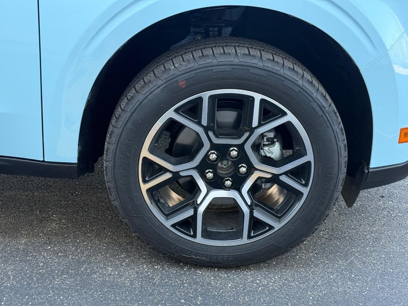 Ford Maverick Vehicle Full-screen Gallery Image 6