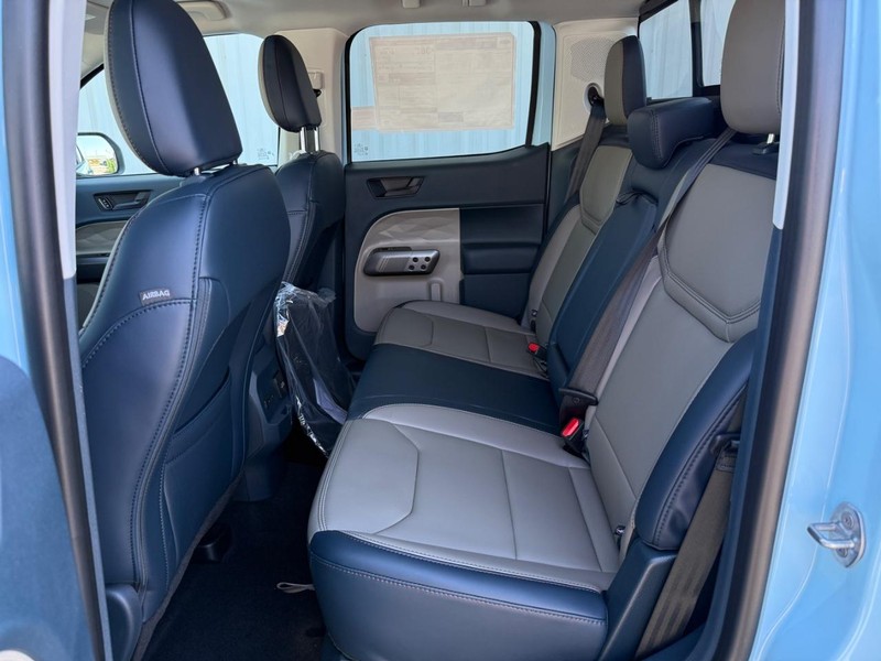 Ford Maverick Vehicle Full-screen Gallery Image 8