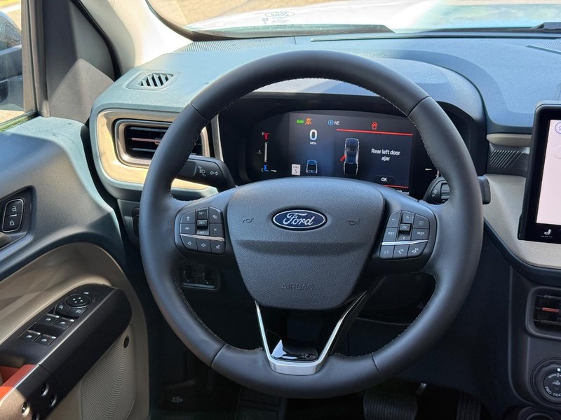 Ford Maverick Vehicle Full-screen Gallery Image 12