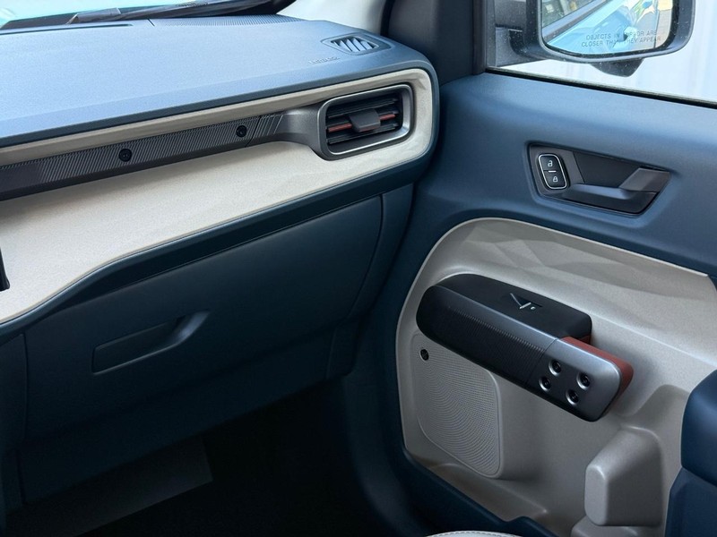 Ford Maverick Vehicle Full-screen Gallery Image 13
