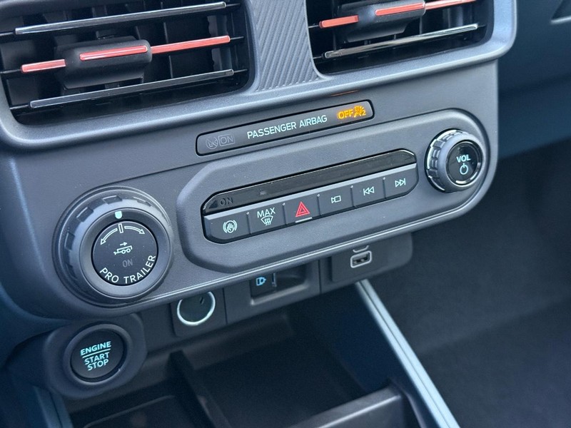 Ford Maverick Vehicle Full-screen Gallery Image 18