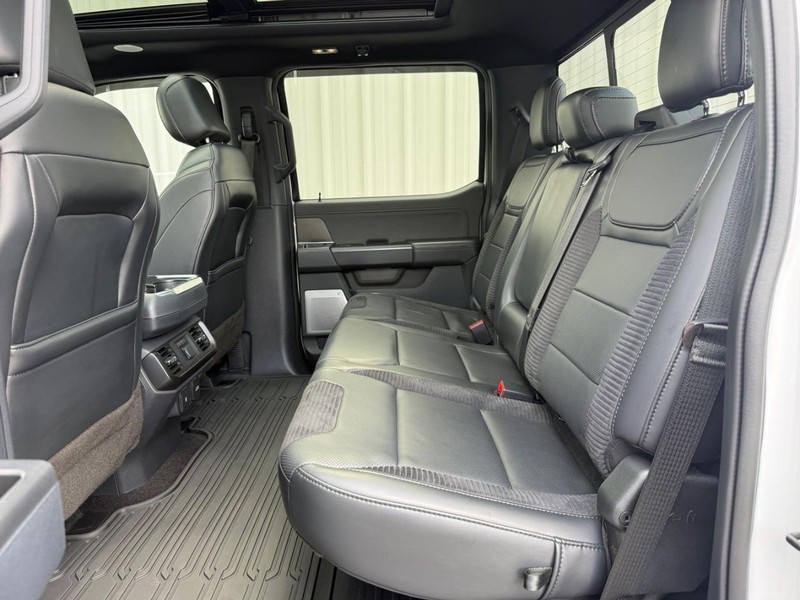 Ford F-150 Vehicle Full-screen Gallery Image 9