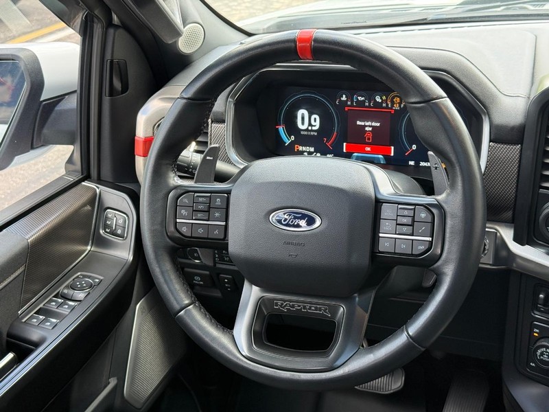 Ford F-150 Vehicle Full-screen Gallery Image 13