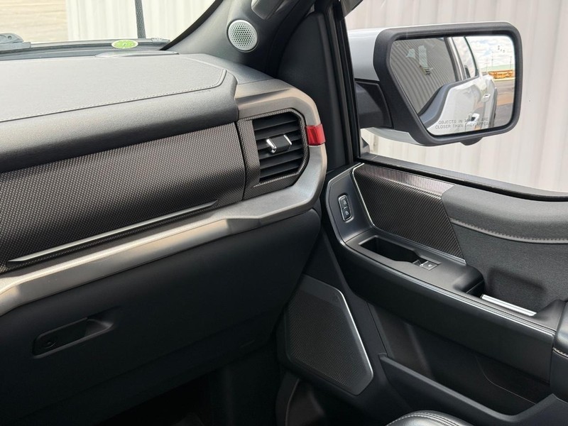 Ford F-150 Vehicle Full-screen Gallery Image 14