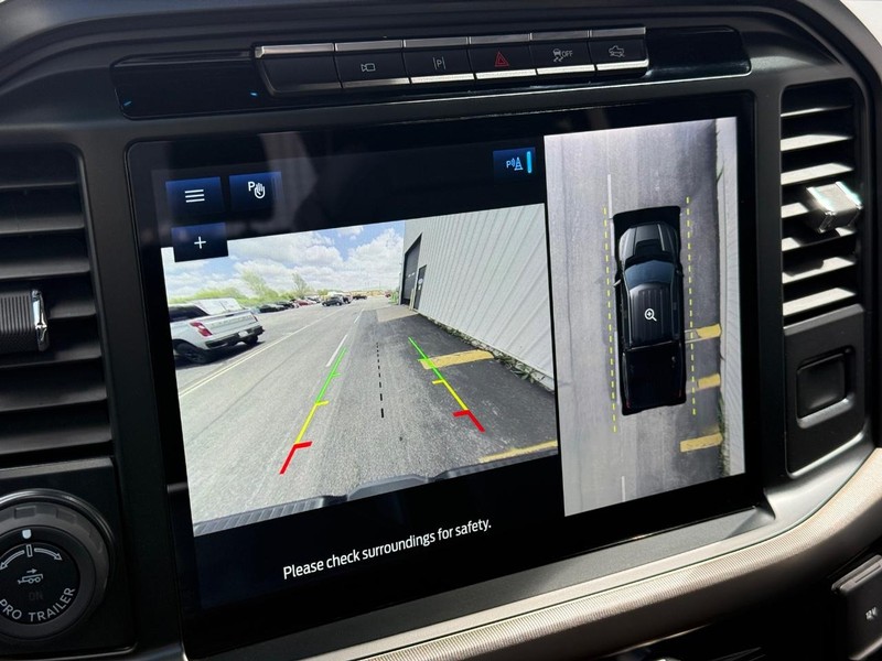 Ford F-150 Vehicle Full-screen Gallery Image 18