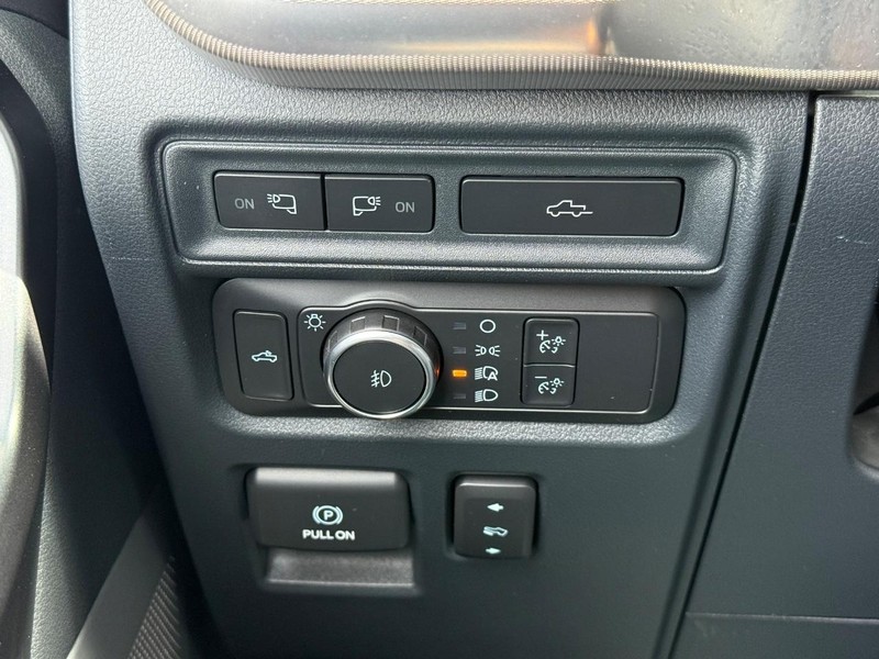 Ford F-150 Vehicle Full-screen Gallery Image 21