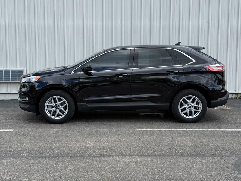 Ford Edge Vehicle Full-screen Gallery Image 02