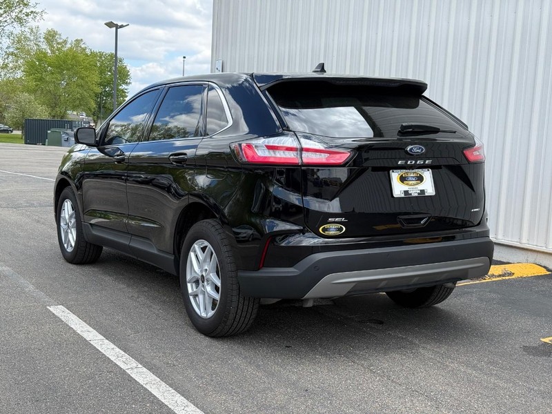 Ford Edge Vehicle Full-screen Gallery Image 03