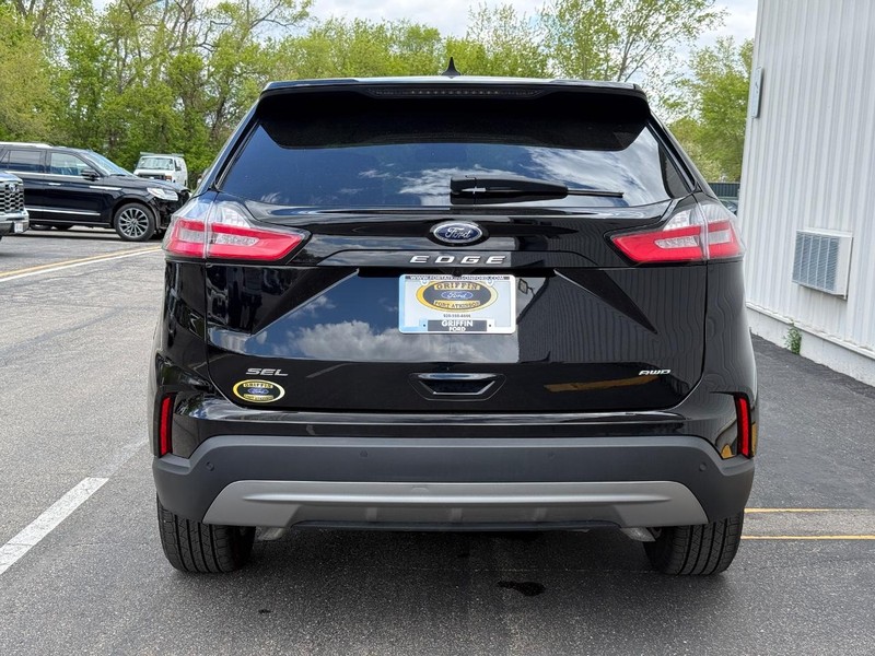 Ford Edge Vehicle Full-screen Gallery Image 04