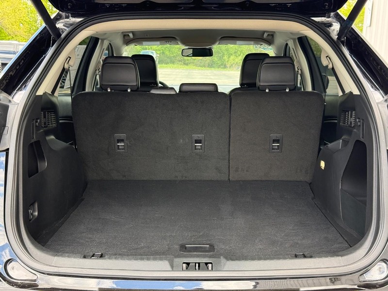 Ford Edge Vehicle Full-screen Gallery Image 05