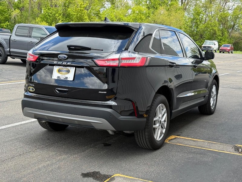 Ford Edge Vehicle Full-screen Gallery Image 06