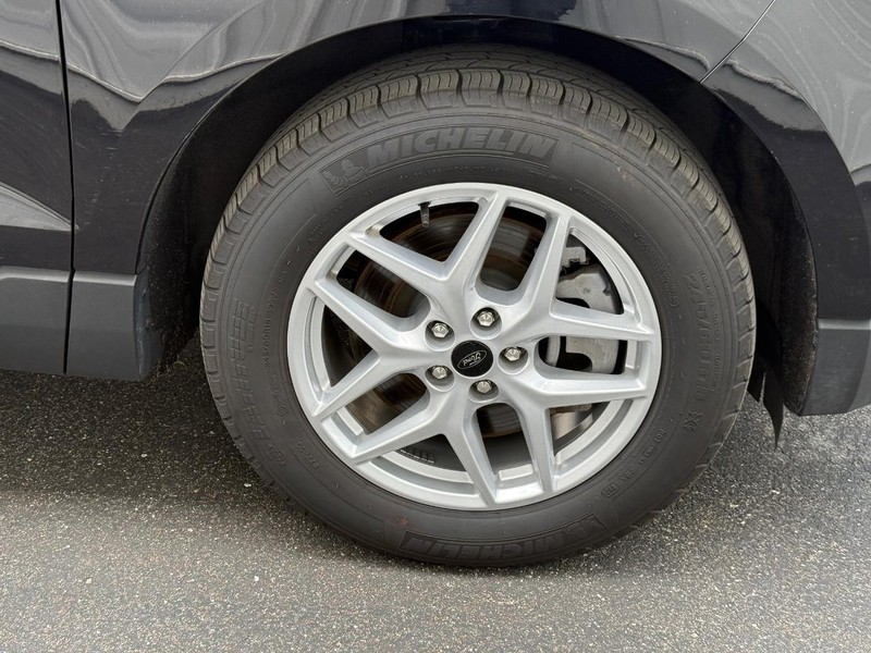 Ford Edge Vehicle Full-screen Gallery Image 07