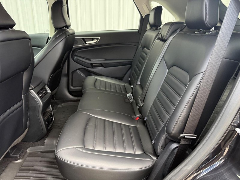 Ford Edge Vehicle Full-screen Gallery Image 09