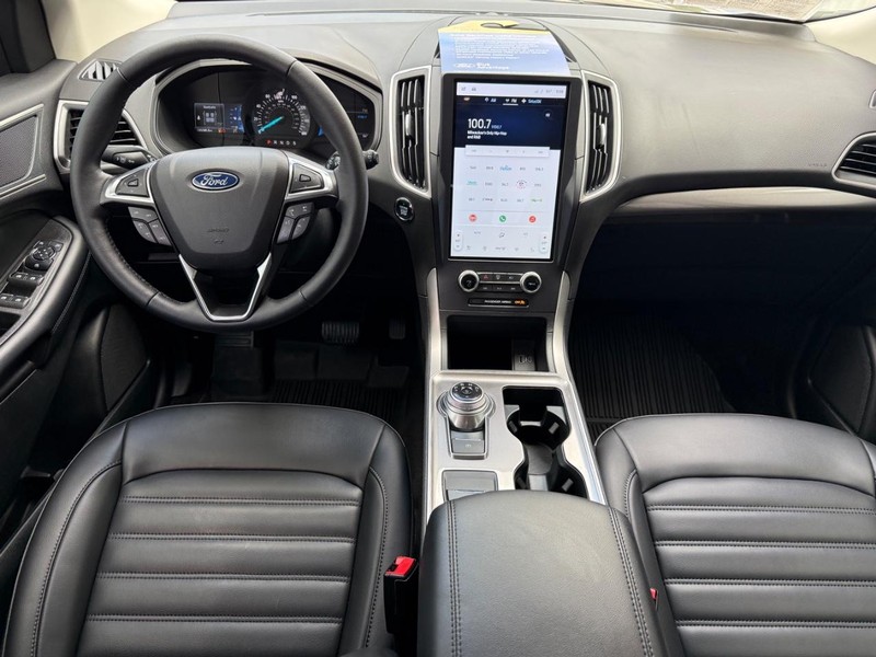 Ford Edge Vehicle Full-screen Gallery Image 10