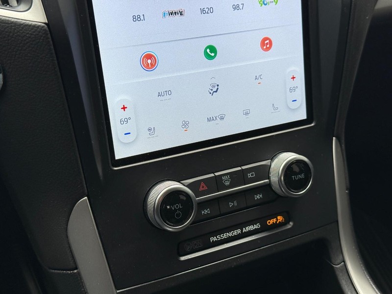 Ford Edge Vehicle Full-screen Gallery Image 19
