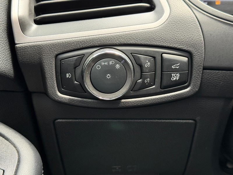 Ford Edge Vehicle Full-screen Gallery Image 21