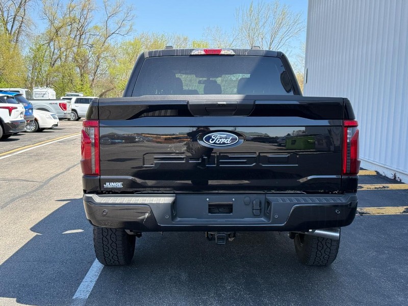 Ford F-150 Vehicle Full-screen Gallery Image 4