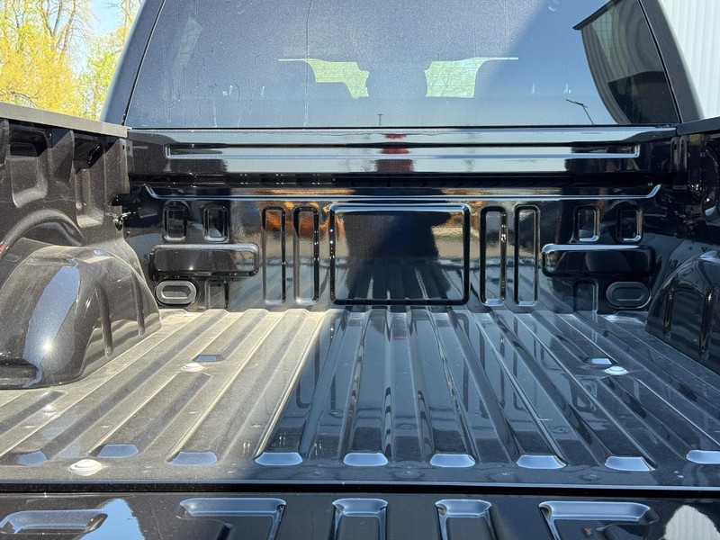Ford F-150 Vehicle Full-screen Gallery Image 6