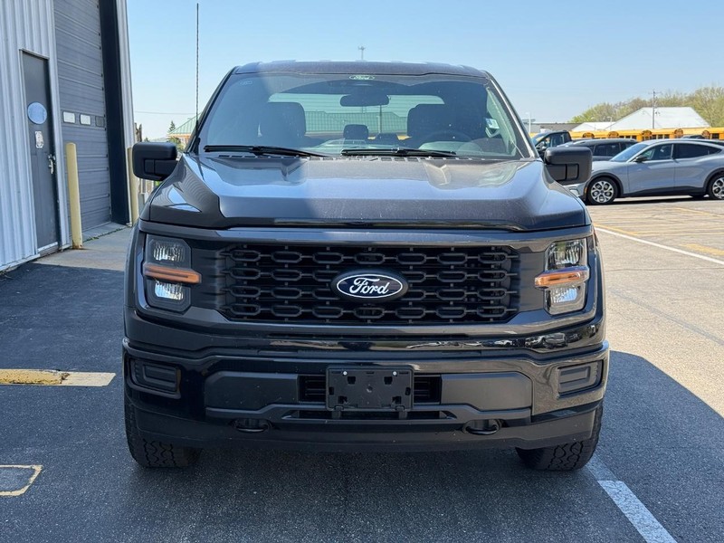 Ford F-150 Vehicle Full-screen Gallery Image 8