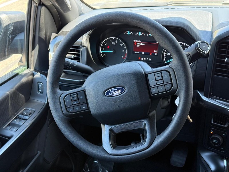 Ford F-150 Vehicle Full-screen Gallery Image 13