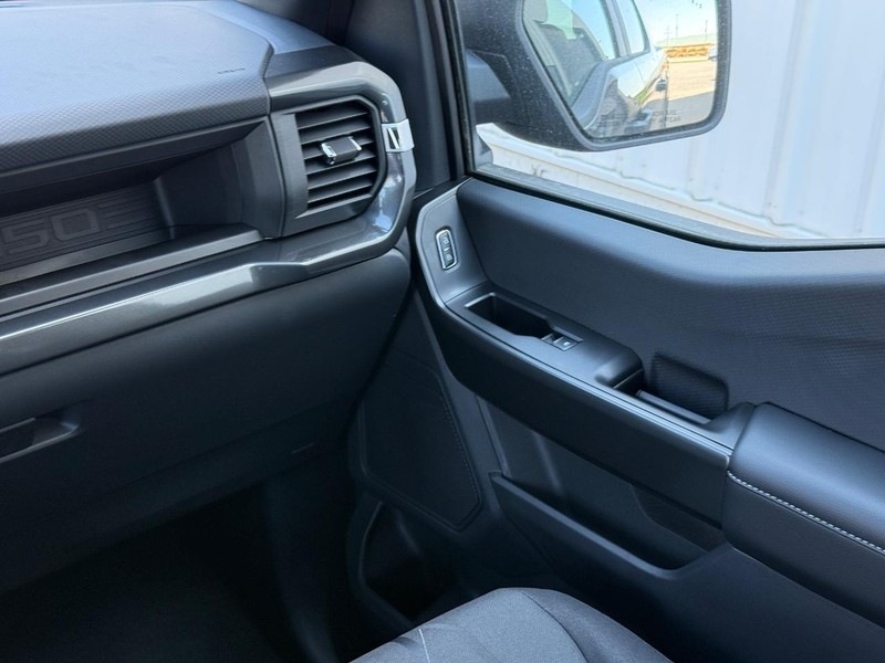 Ford F-150 Vehicle Full-screen Gallery Image 14