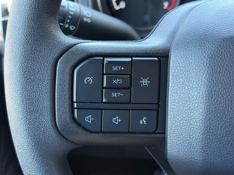 Ford F-150 Vehicle Full-screen Gallery Image 15