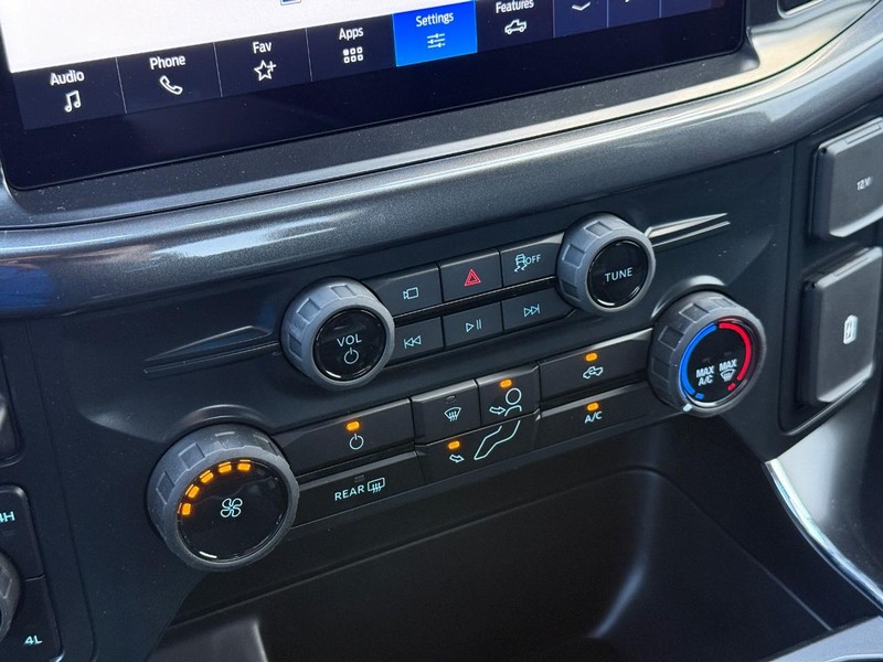 Ford F-150 Vehicle Full-screen Gallery Image 18