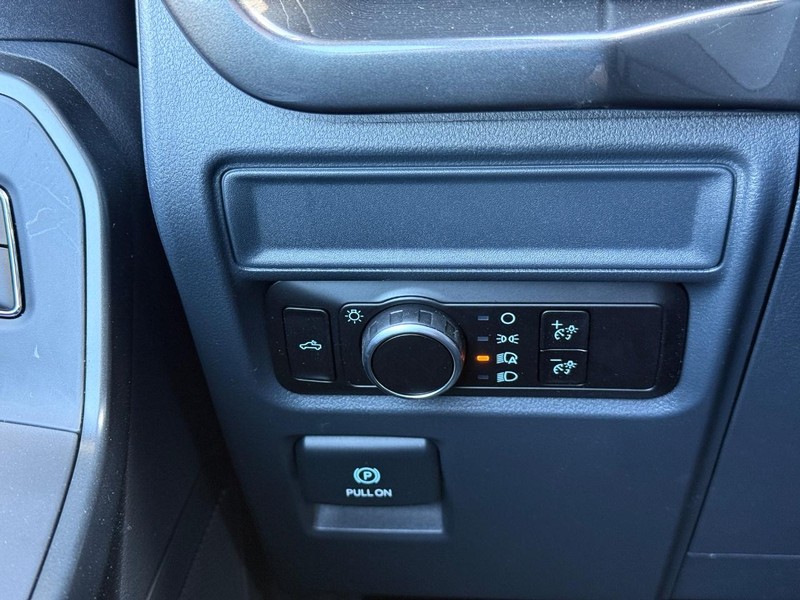 Ford F-150 Vehicle Full-screen Gallery Image 21