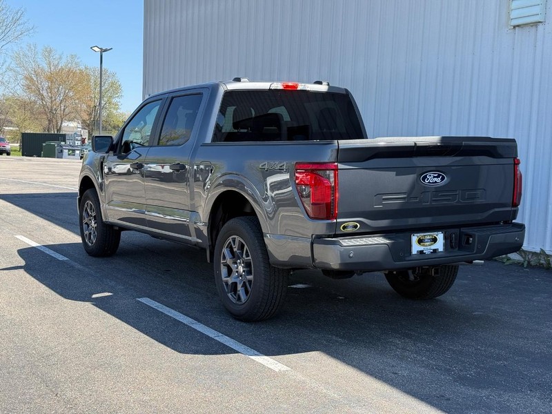 Ford F-150 Vehicle Full-screen Gallery Image 3