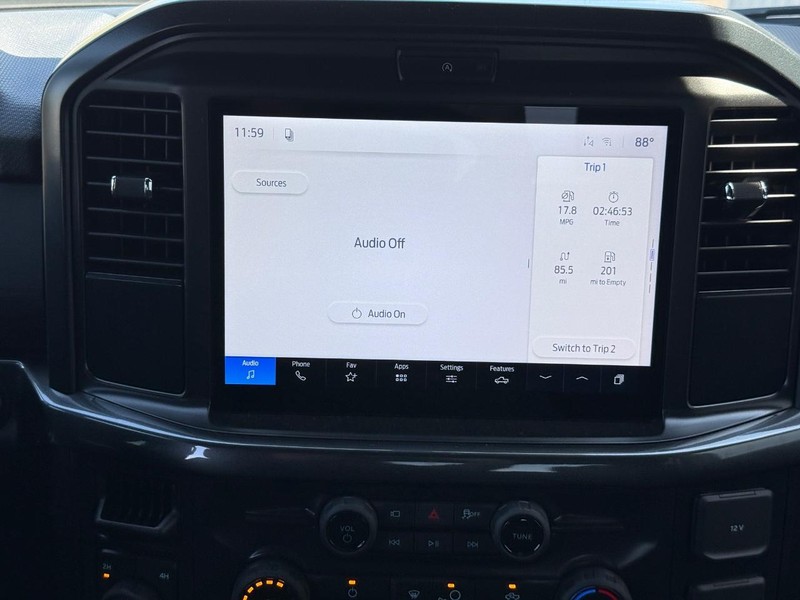 Ford F-150 Vehicle Full-screen Gallery Image 11