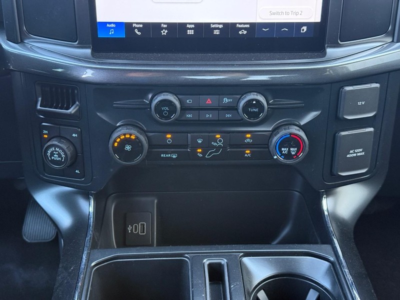 Ford F-150 Vehicle Full-screen Gallery Image 12
