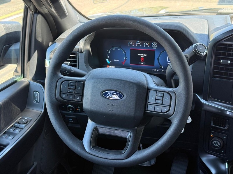 Ford F-150 Vehicle Full-screen Gallery Image 13