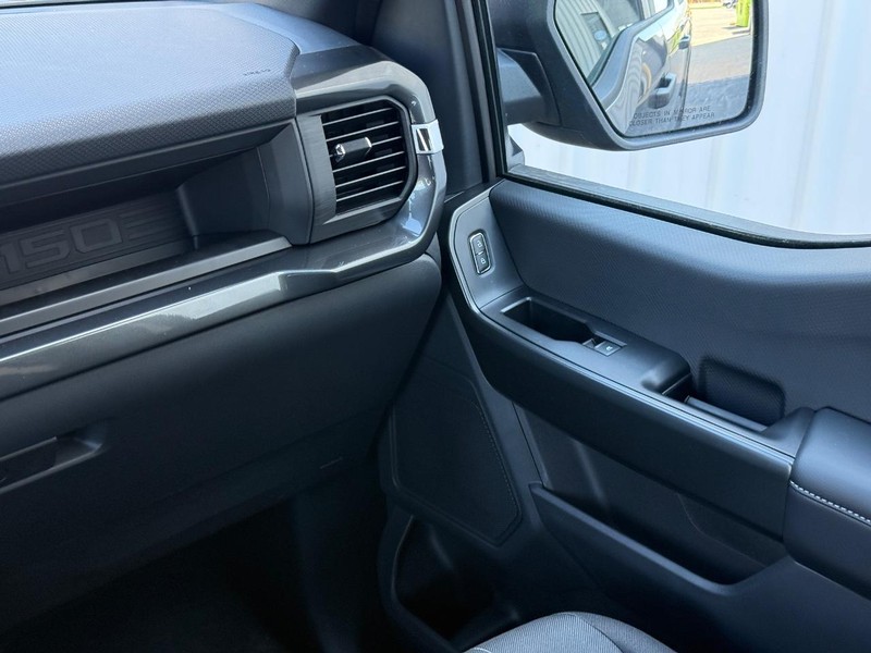 Ford F-150 Vehicle Full-screen Gallery Image 14
