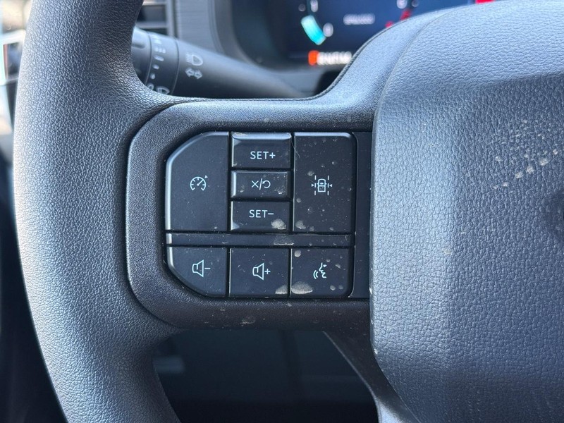 Ford F-150 Vehicle Full-screen Gallery Image 15