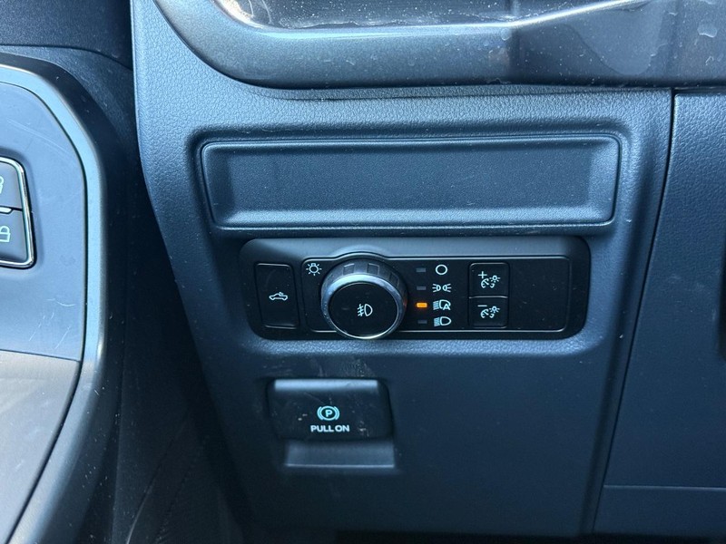 Ford F-150 Vehicle Full-screen Gallery Image 21