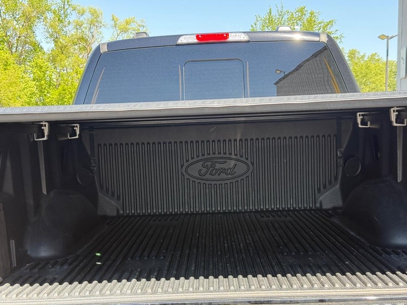 Ford F-150 Vehicle Full-screen Gallery Image 5