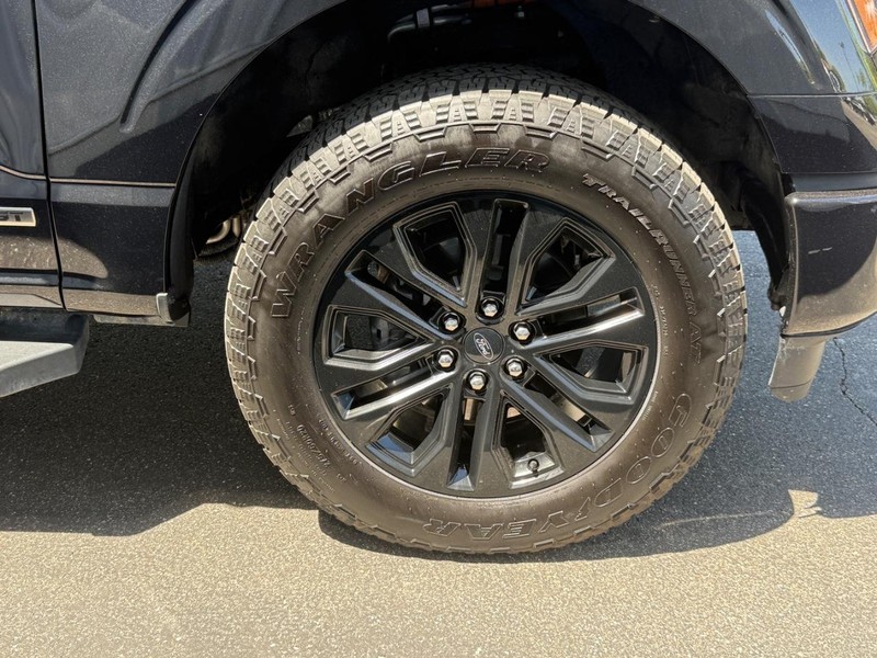 Ford F-150 Vehicle Full-screen Gallery Image 7