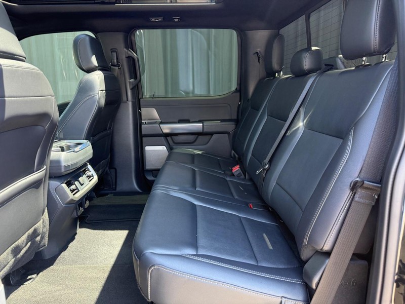 Ford F-150 Vehicle Full-screen Gallery Image 9