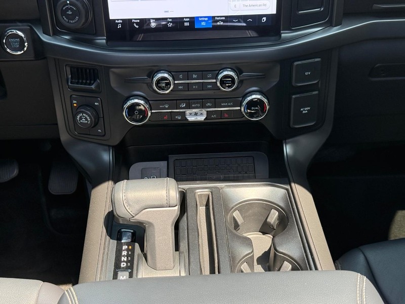 Ford F-150 Vehicle Full-screen Gallery Image 12