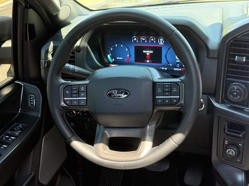 Ford F-150 Vehicle Full-screen Gallery Image 13