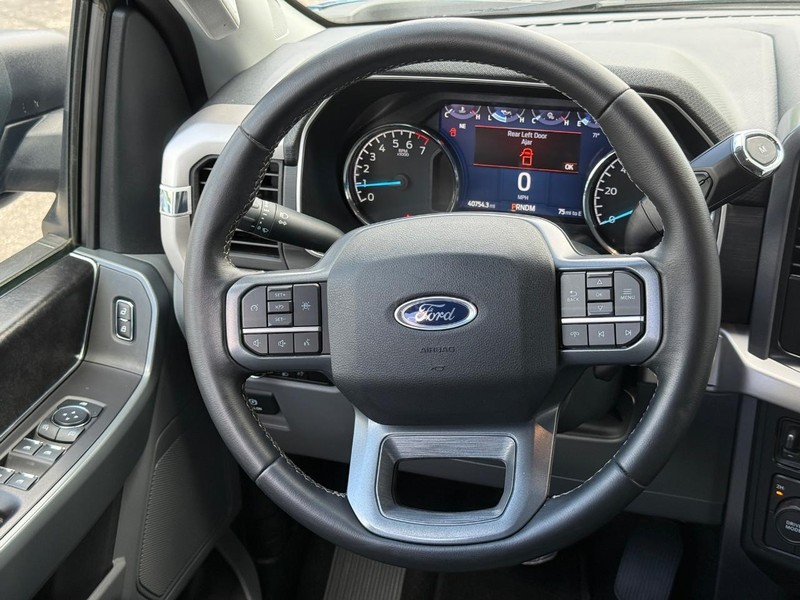 Ford F-150 Vehicle Full-screen Gallery Image 12