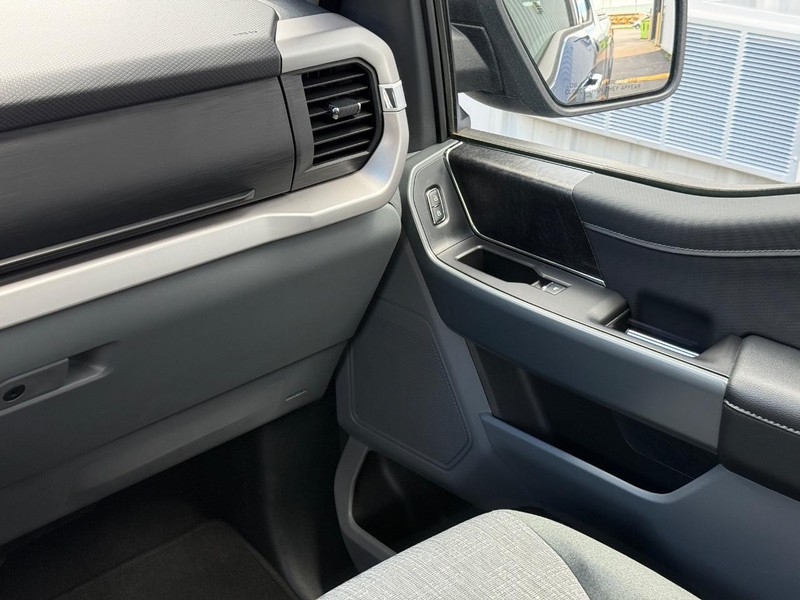 Ford F-150 Vehicle Full-screen Gallery Image 13