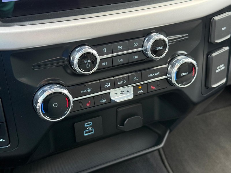 Ford F-150 Vehicle Full-screen Gallery Image 19