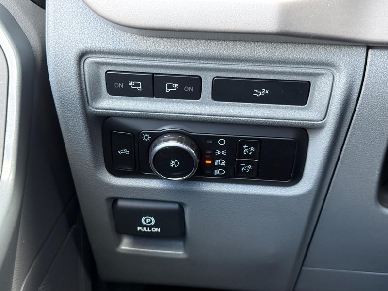 Ford F-150 Vehicle Full-screen Gallery Image 21