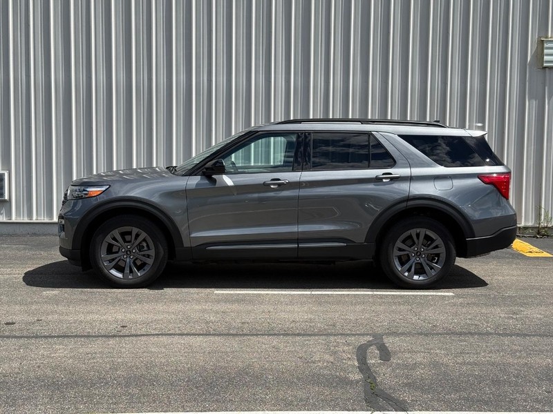 Ford Explorer Vehicle Full-screen Gallery Image 2