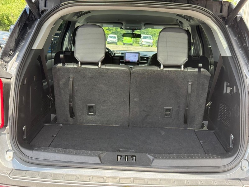 Ford Explorer Vehicle Full-screen Gallery Image 5