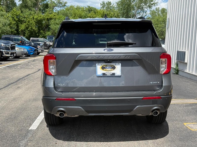 Ford Explorer Vehicle Full-screen Gallery Image 6